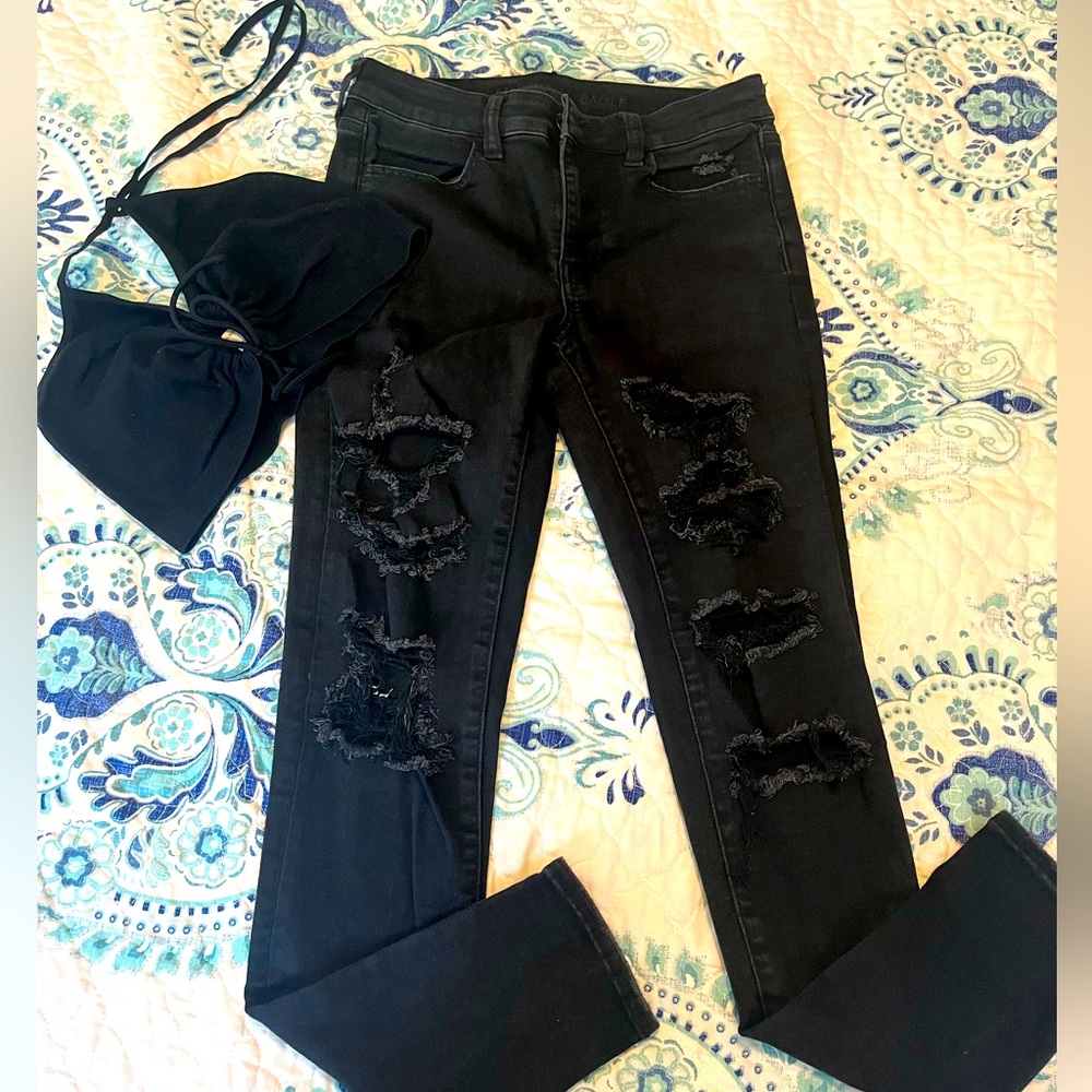 Jeans  leggings ripped black American Eagle size 6, and top crop black M-l